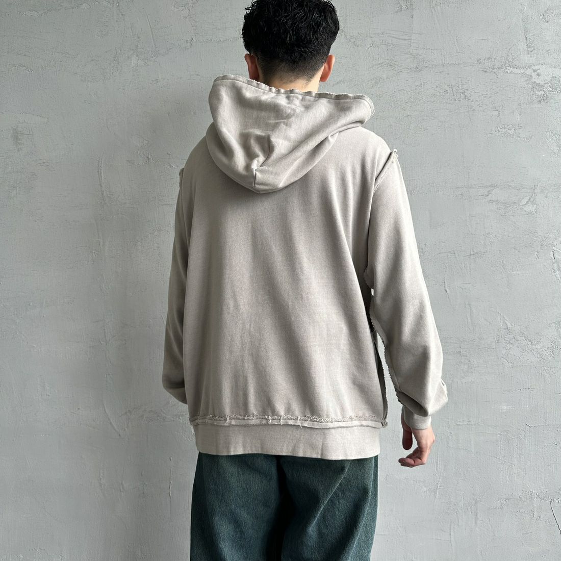 ONEITA [オニータ] 別注 インサイドアウト スウェットパーカー [2423-441IN-JF] GREY &&モデル身長：168cm 着用サイズ：L&&