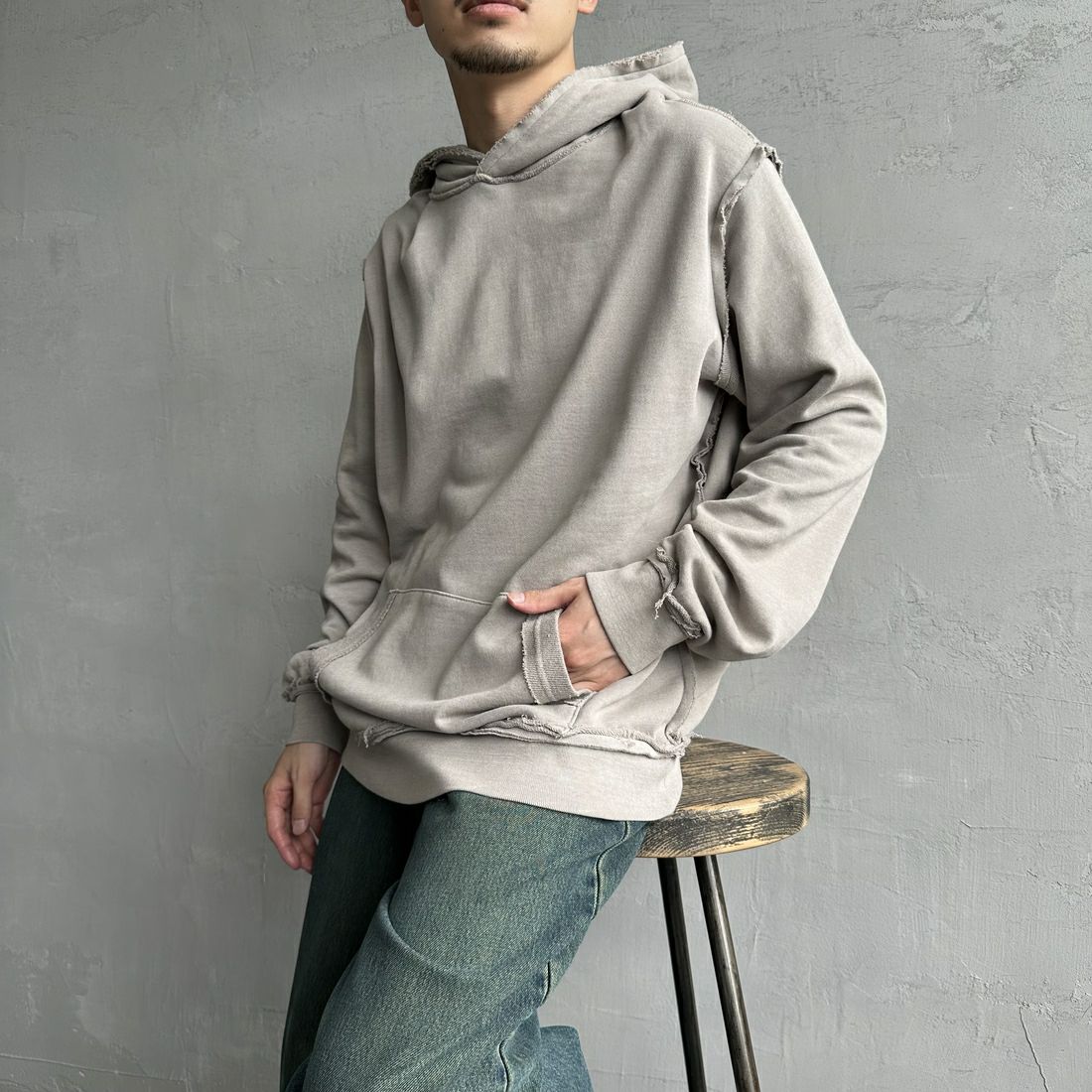 ONEITA [オニータ] 別注 インサイドアウト スウェットパーカー [2423-441IN-JF] GREY &&モデル身長：168cm 着用サイズ：L&&