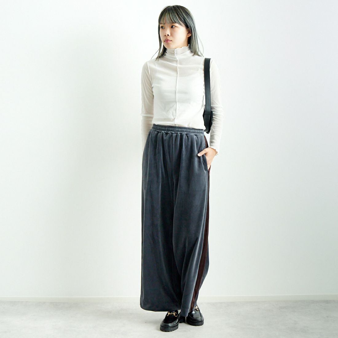 CLOCHE [クロシェ] サイドラインベロアパンツ [45286523] ﾁｬｺｰﾙ &&モデル身長：167cm 着用サイズ：2&&