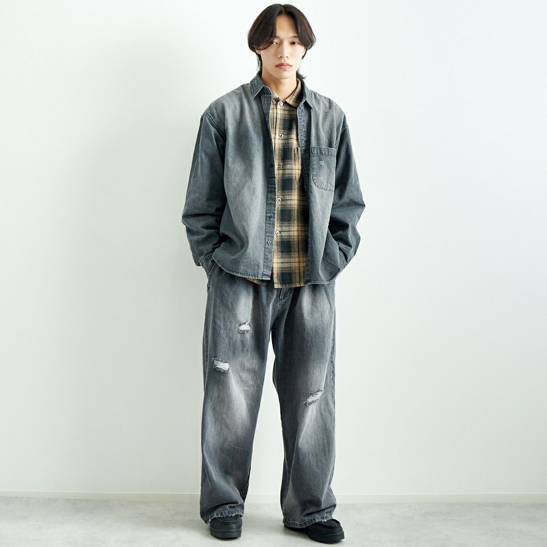 VALTA [ヴァルタ] 別注 デニムシャツ [VA24AW3040-JF] 710 BLACK &&モデル身長：179cm 着用サイズ：L&&