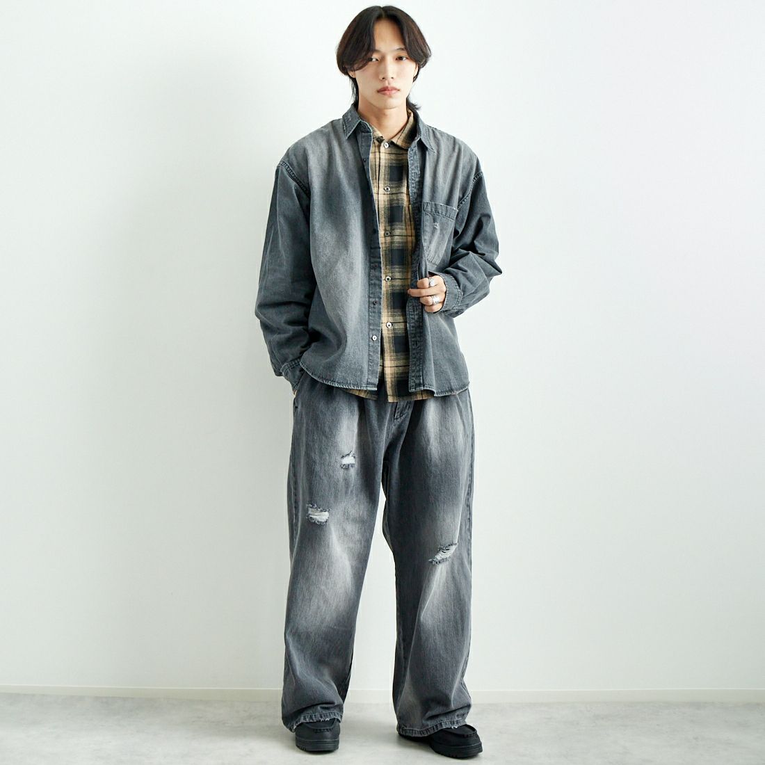 VALTA [ヴァルタ] 別注 デニムシャツ [VA24AW3040-JF] 710 BLACK &&モデル身長：179cm 着用サイズ：L&&