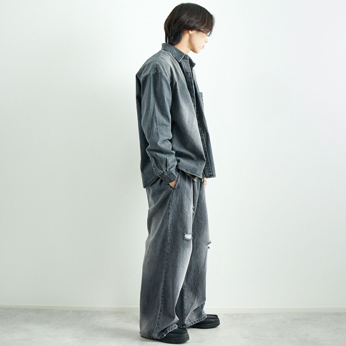 VALTA [ヴァルタ] 別注 デニムシャツ [VA24AW3040-JF] 710 BLACK &&モデル身長：179cm 着用サイズ：L&&
