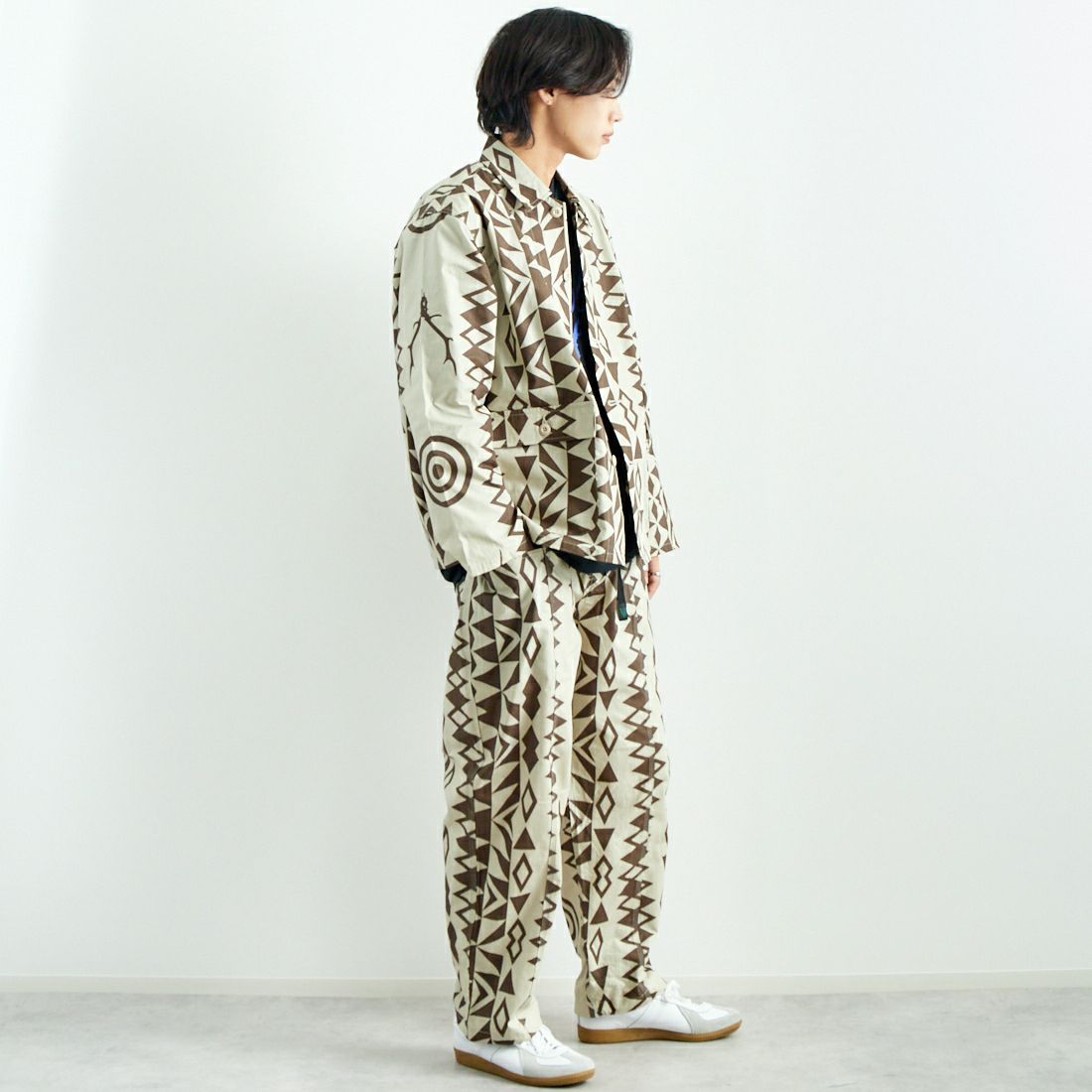 South2West8 [サウスツーウエストエイト] ベルテッド センターシームパンツ [PU498] B NATIVE S &&モデル身長：179cm 着用サイズ：L&&