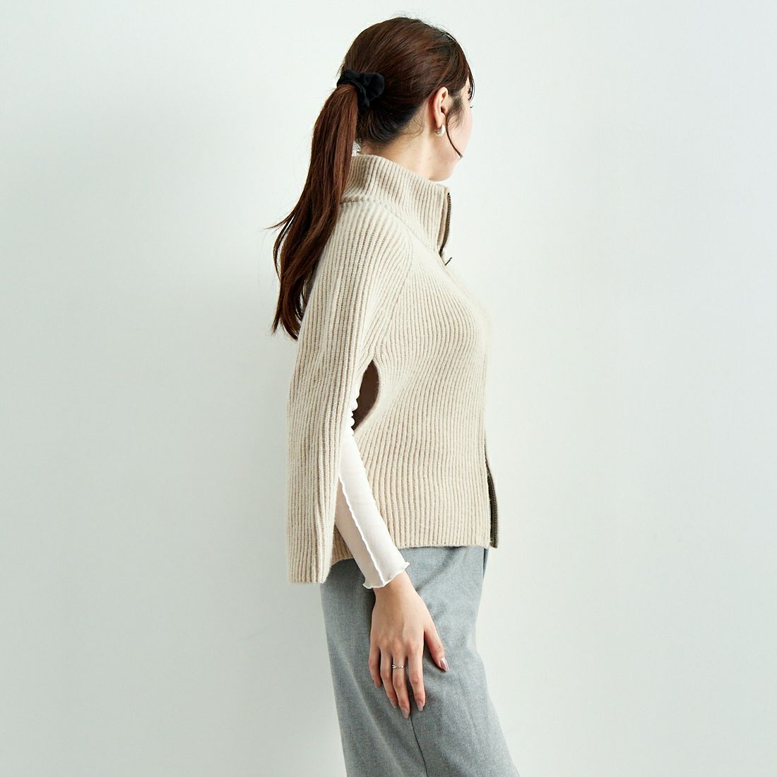 CLOCHE [クロシェ] ダブルジップニットポンチョ [45285591] ﾍﾞｰｼﾞｭ &&モデル身長：167cm 着用サイズ：2&&