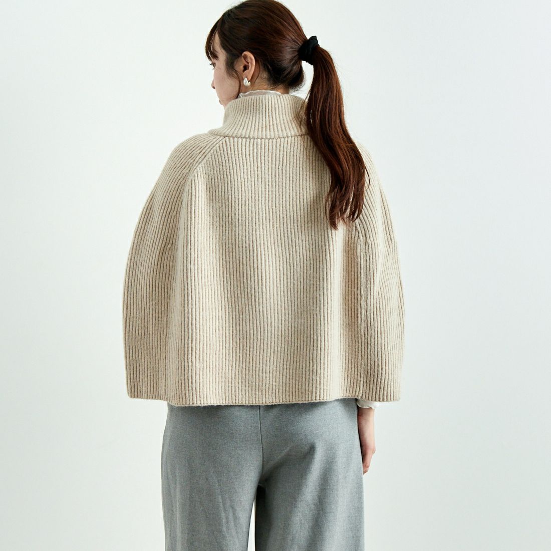 CLOCHE [クロシェ] ダブルジップニットポンチョ [45285591] ﾍﾞｰｼﾞｭ &&モデル身長：167cm 着用サイズ：2&&