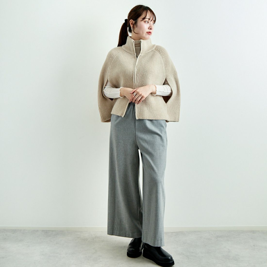 CLOCHE [クロシェ] ダブルジップニットポンチョ [45285591] ﾍﾞｰｼﾞｭ &&モデル身長：167cm 着用サイズ：2&&