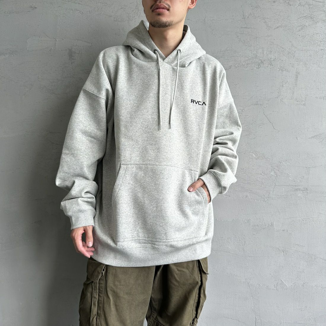 RVCA [ルーカ] BALANCE フーディ [BE042-040] HGR &&モデル身長：168cm 着用サイズ：L&&