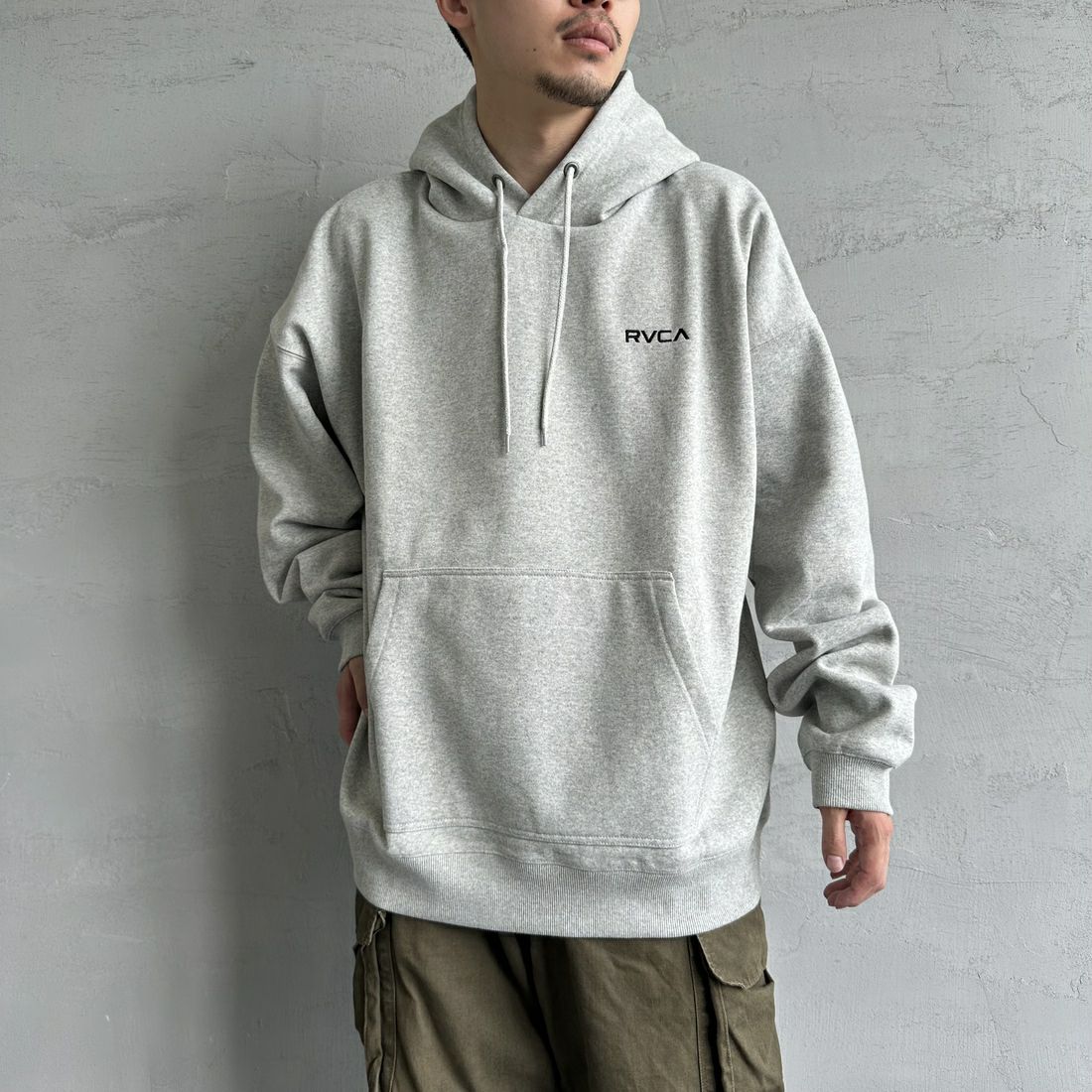 RVCA [ルーカ] BALANCE フーディ [BE042-040] HGR &&モデル身長：168cm 着用サイズ：L&&