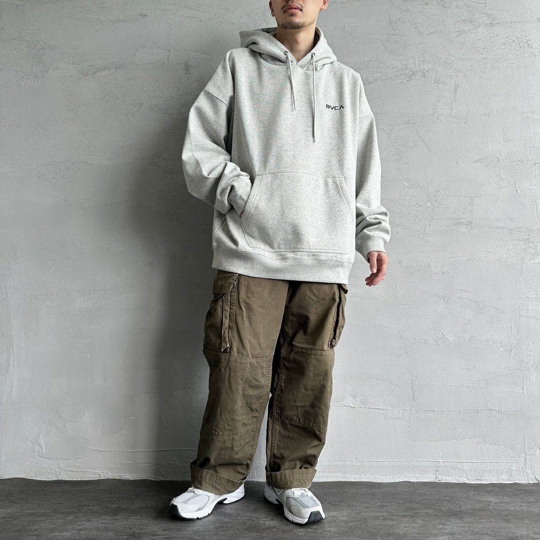 RVCA [ルーカ] BALANCE フーディ [BE042-040] HGR &&モデル身長：168cm 着用サイズ：L&&
