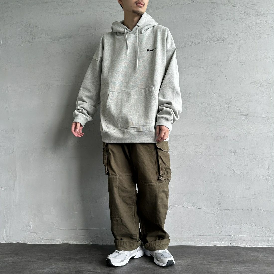 RVCA [ルーカ] BALANCE フーディ [BE042-040] HGR &&モデル身長：168cm 着用サイズ：L&&