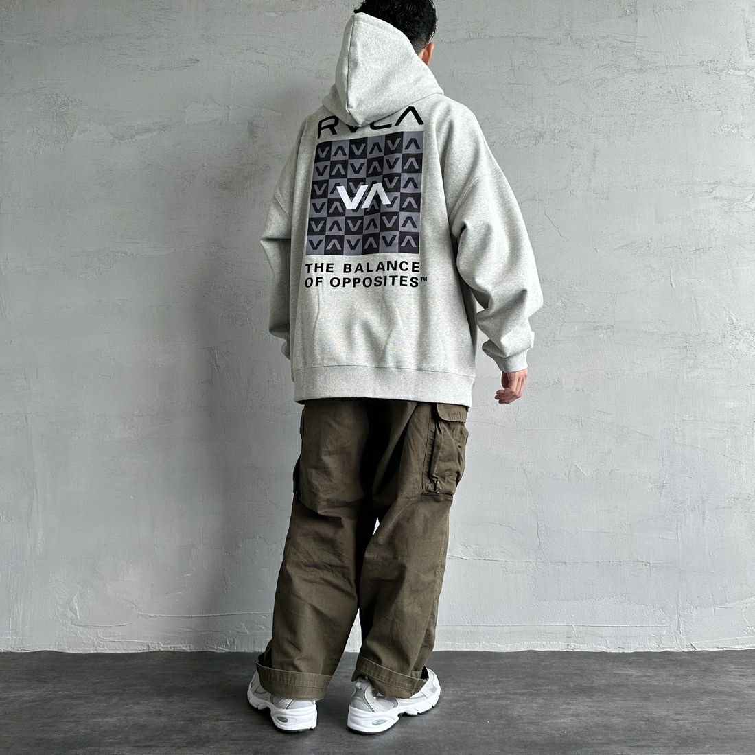 RVCA [ルーカ] BALANCE フーディ [BE042-040] HGR &&モデル身長：168cm 着用サイズ：L&&