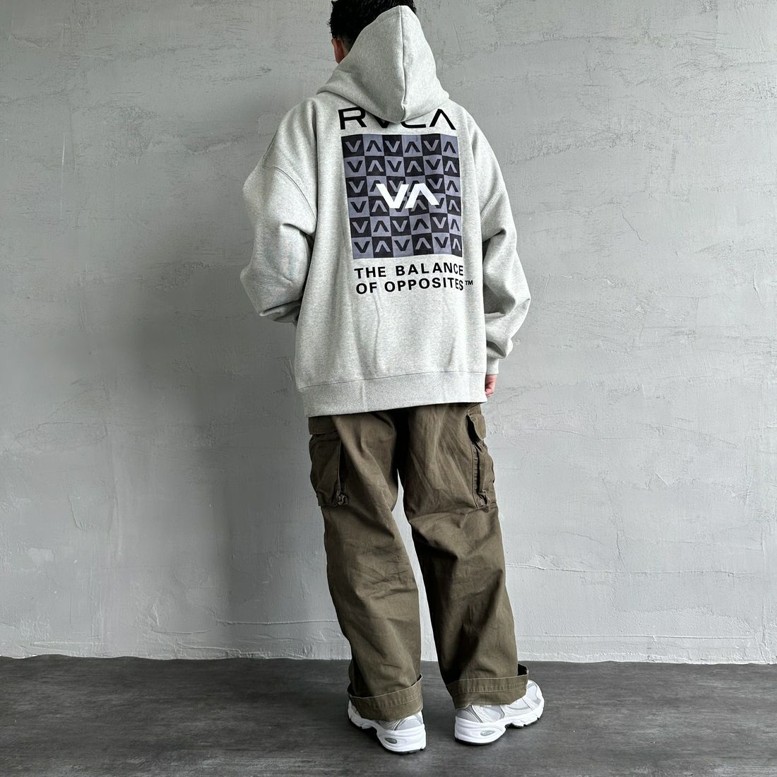 RVCA [ルーカ] BALANCE フーディ [BE042-040] HGR &&モデル身長：168cm 着用サイズ：L&&
