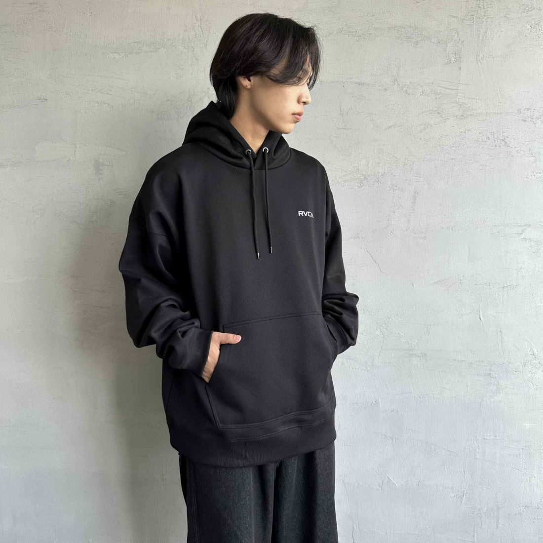 RVCA [ルーカ] BALANCE フーディ [BE042-040] BLK &&モデル身長：179cm 着用サイズ：XL&&