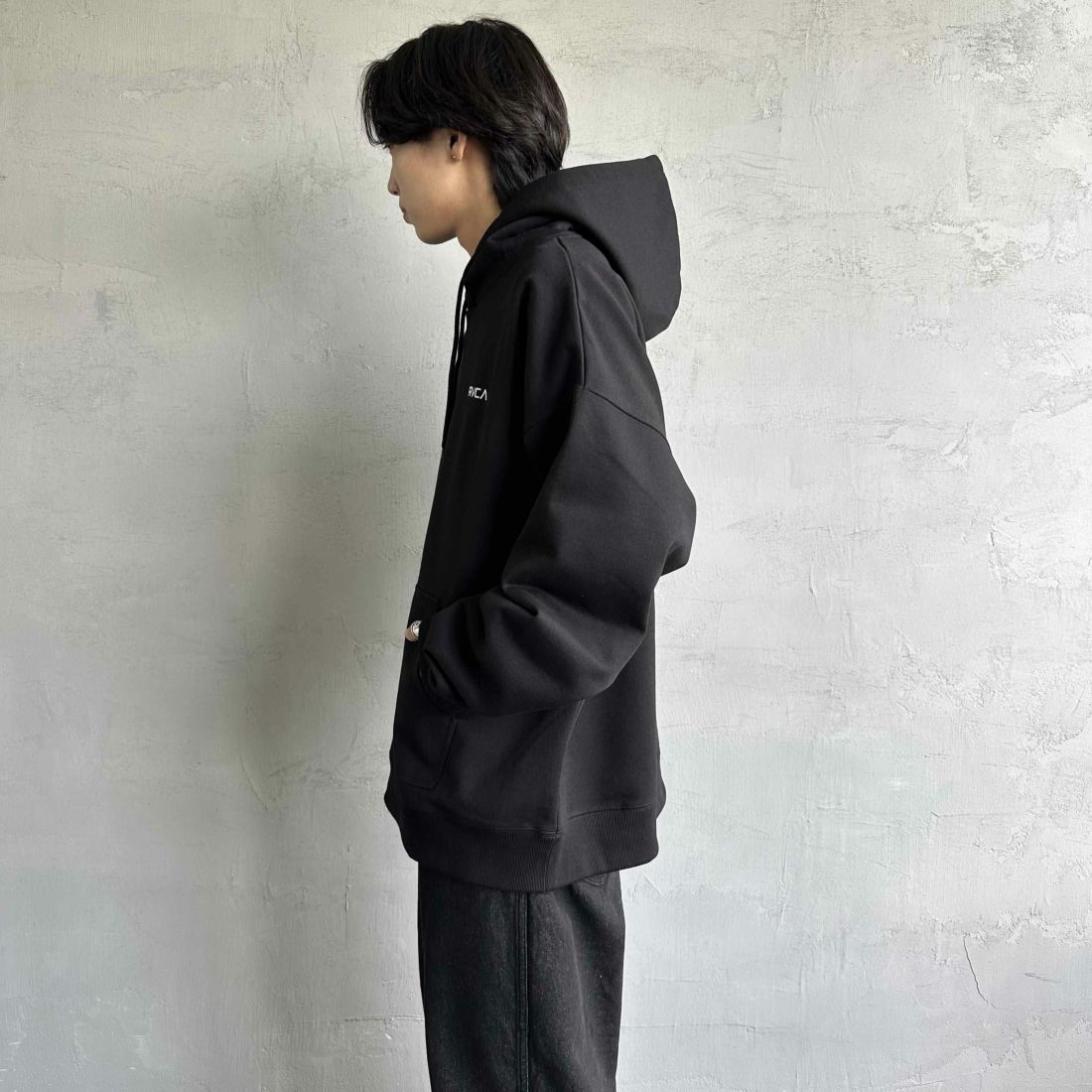 RVCA [ルーカ] BALANCE フーディ [BE042-040] BLK &&モデル身長：179cm 着用サイズ：XL&&