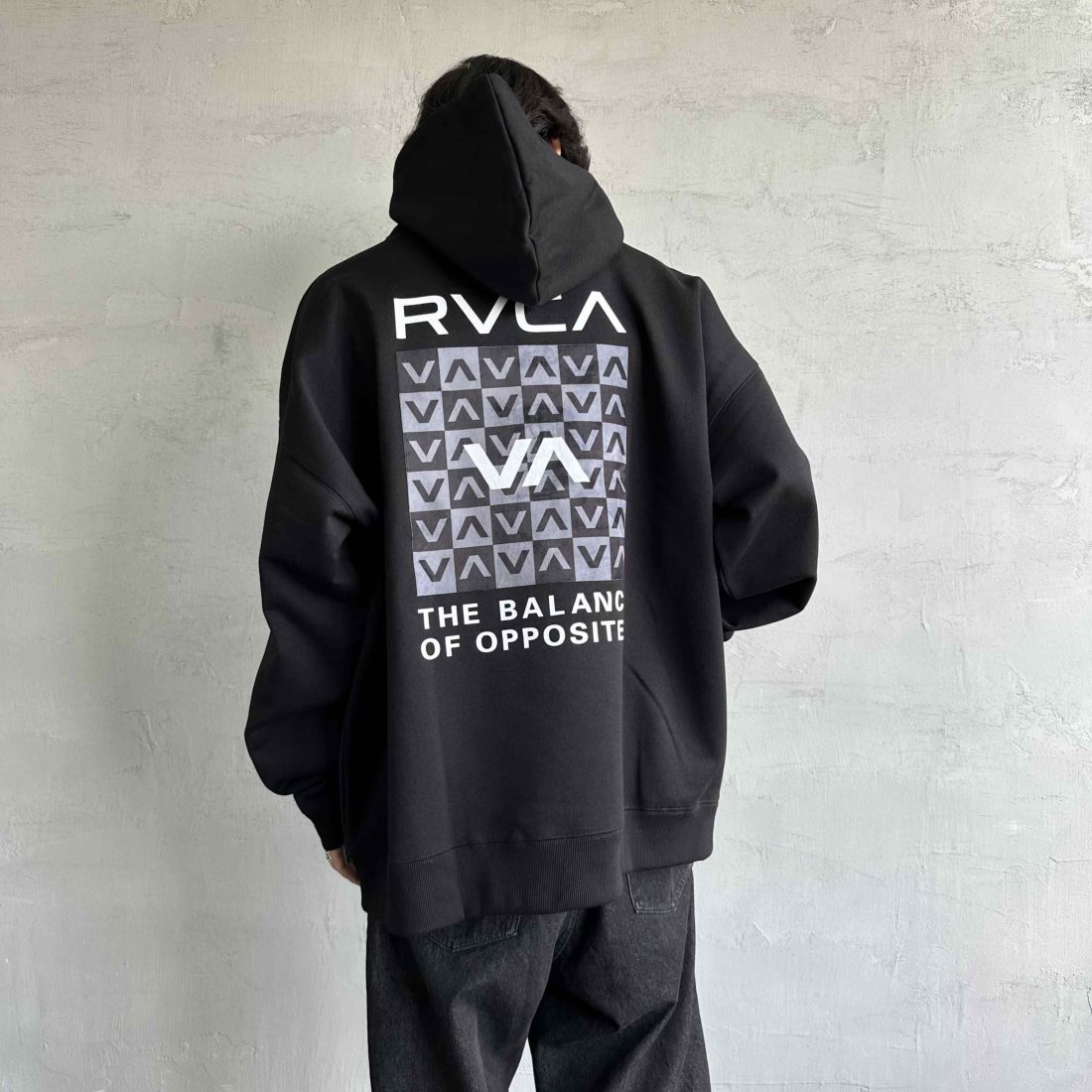 RVCA [ルーカ] BALANCE フーディ [BE042-040] BLK &&モデル身長：179cm 着用サイズ：XL&&