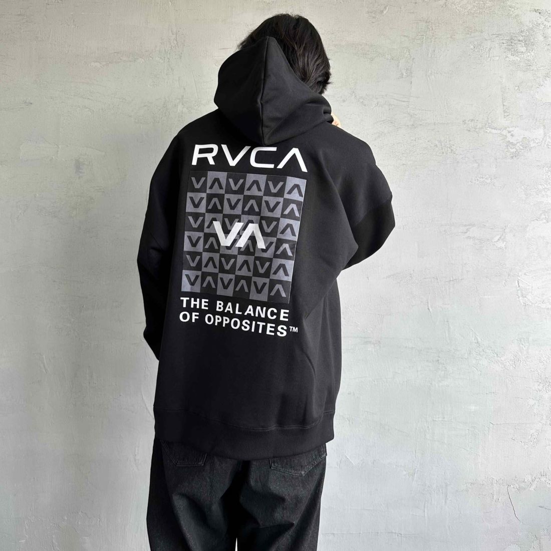 RVCA [ルーカ] BALANCE フーディ [BE042-040] BLK &&モデル身長：179cm 着用サイズ：XL&&
