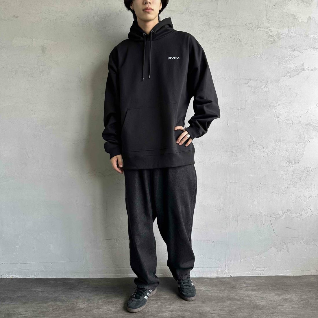 RVCA [ルーカ] BALANCE フーディ [BE042-040] BLK &&モデル身長：179cm 着用サイズ：XL&&