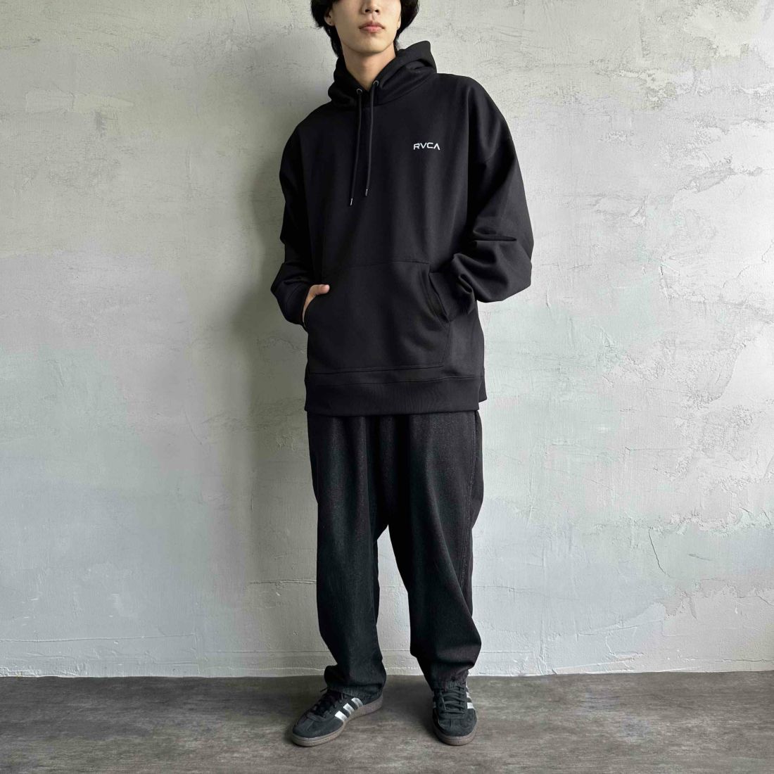 RVCA [ルーカ] BALANCE フーディ [BE042-040] BLK &&モデル身長：179cm 着用サイズ：XL&&