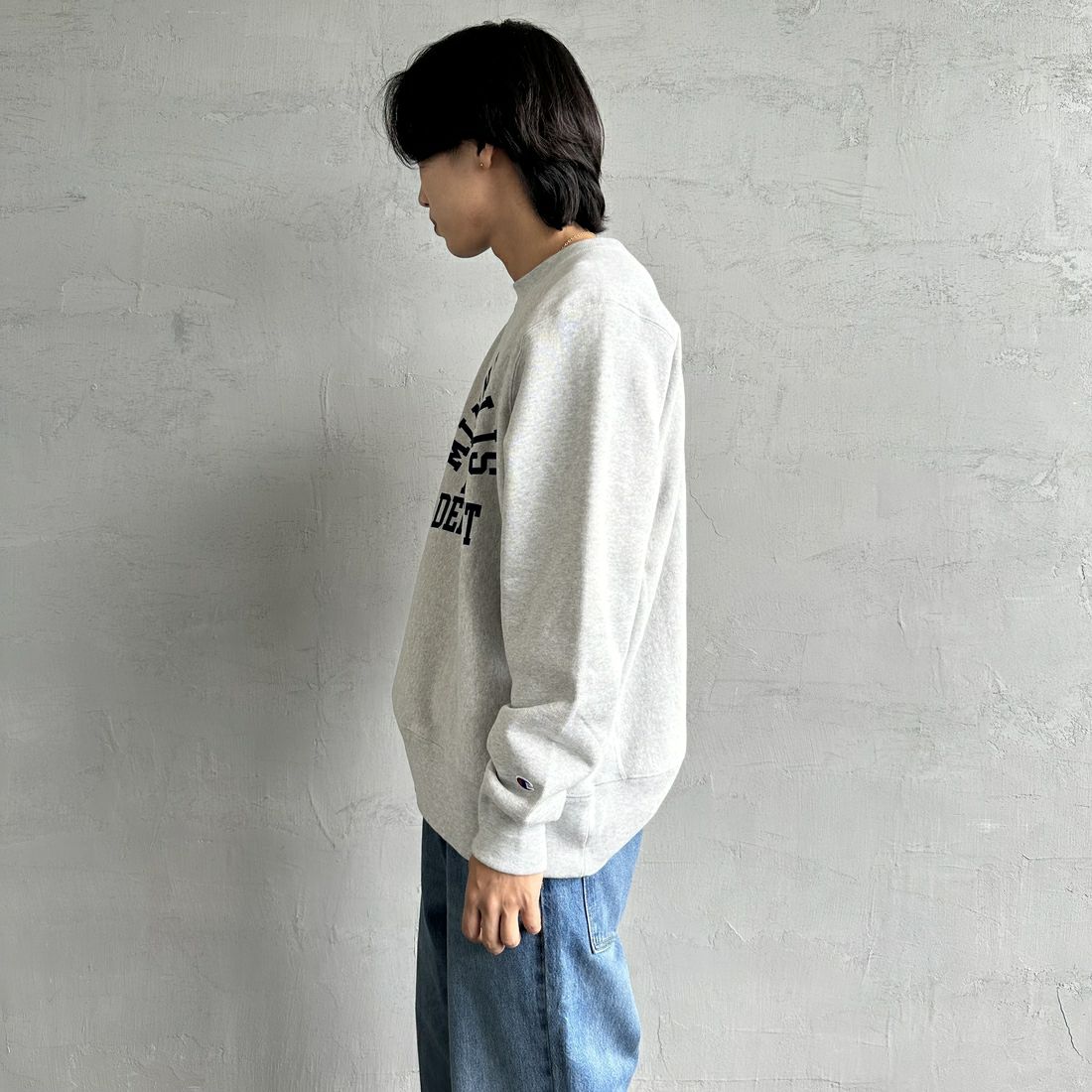 Champion [チャンピオン] リバースウィーブ クルーネックスウェットシャツ [C3-A022] 040 ｼﾙﾊﾞｰｸ &&モデル身長：179cm 着用サイズ：XXL&&