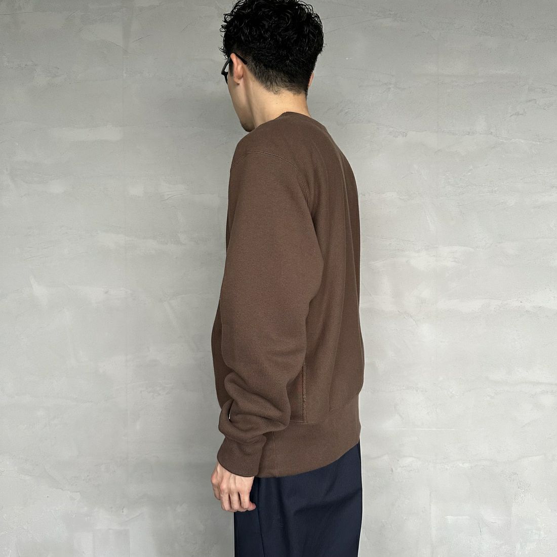 Champion [チャンピオン] リバースウィーブ クルーネックスウェットシャツ [C3-A022] 870 ﾀﾞｰｸﾌﾞ &&モデル身長：168cm 着用サイズ：XL&&