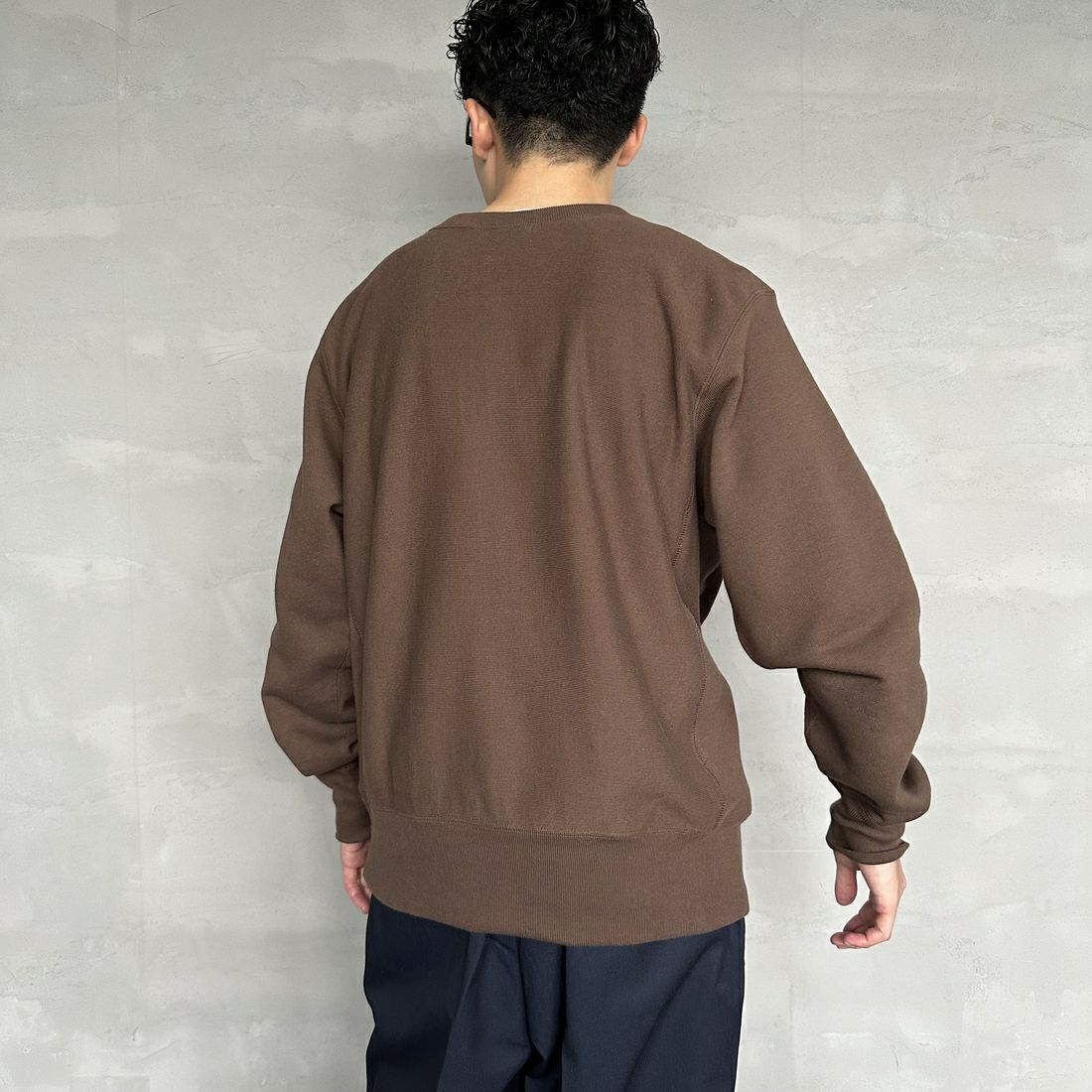 Champion [チャンピオン] リバースウィーブ クルーネックスウェットシャツ [C3-A022] 870 ﾀﾞｰｸﾌﾞ &&モデル身長：168cm 着用サイズ：XL&&