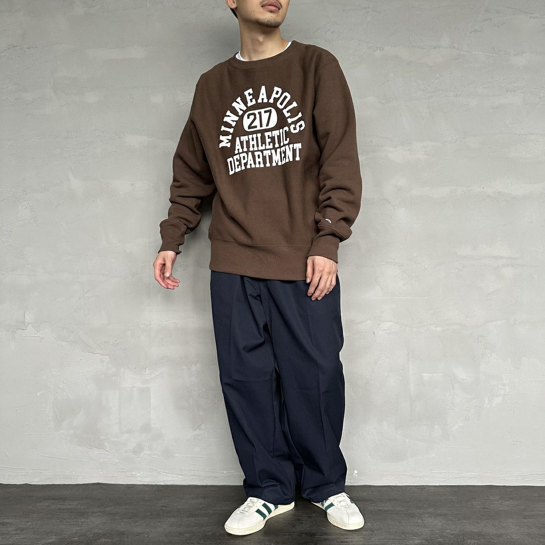 Champion [チャンピオン] リバースウィーブ クルーネックスウェットシャツ [C3-A022] 870 ﾀﾞｰｸﾌﾞ &&モデル身長：168cm 着用サイズ：XL&&
