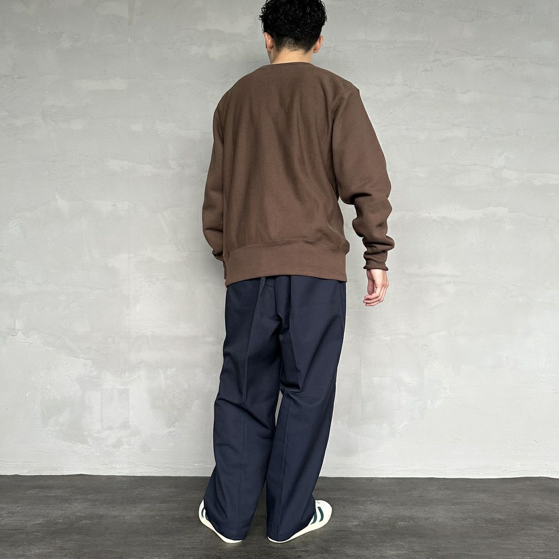 Champion [チャンピオン] リバースウィーブ クルーネックスウェットシャツ [C3-A022] 870 ﾀﾞｰｸﾌﾞ &&モデル身長：168cm 着用サイズ：XL&&