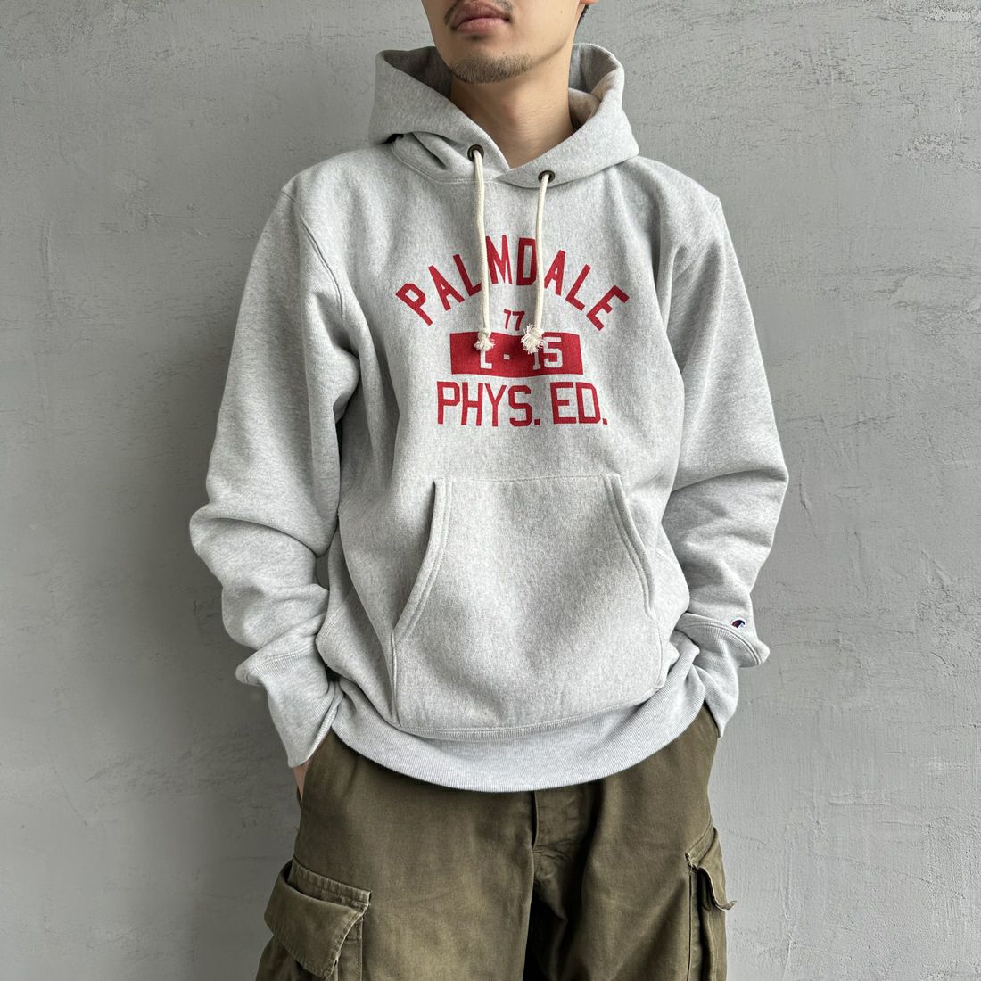 Champion [チャンピオン] リバースウィーブ フーデッドスウェットシャツ [C3-A122] 040 ｼﾙﾊﾞｰｸ &&モデル身長：168cm 着用サイズ：XL&&