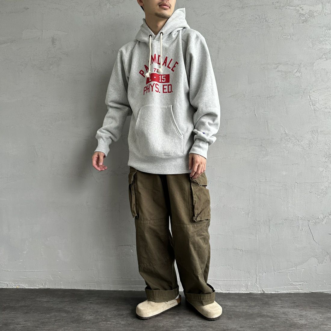 Champion [チャンピオン] リバースウィーブ フーデッドスウェットシャツ [C3-A122] 040 ｼﾙﾊﾞｰｸ &&モデル身長：168cm 着用サイズ：XXL&&