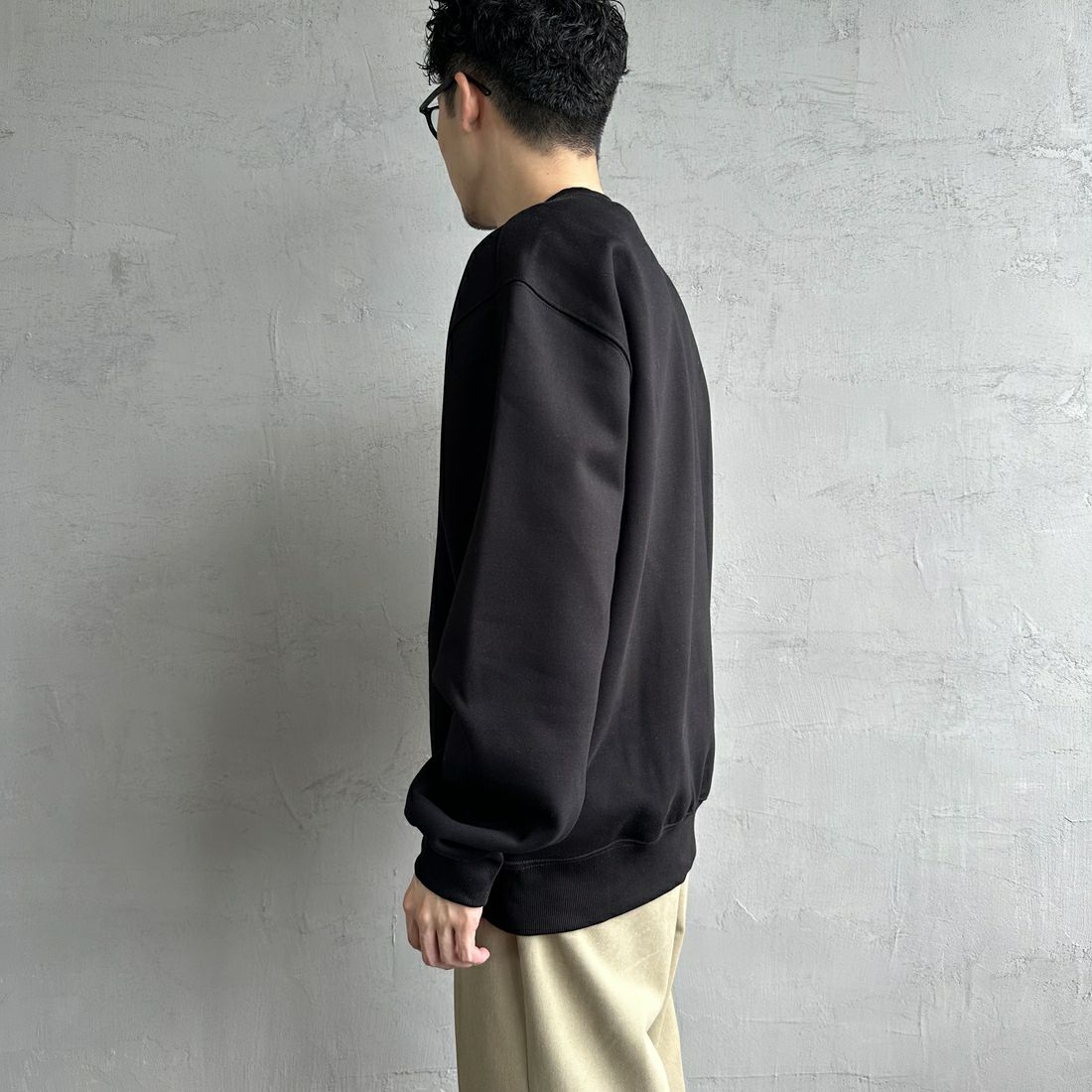 carhartt WIP [カーハートダブリューアイピー] カーハートスウェットシャツ [I030546] BLACK/WHIT &&モデル身長：168cm 着用サイズ：L&&