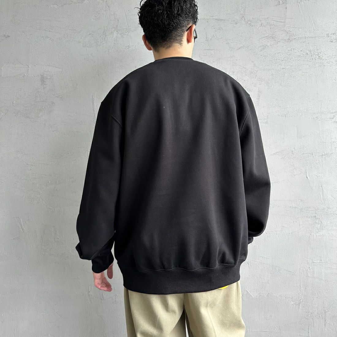carhartt WIP [カーハートダブリューアイピー] カーハートスウェットシャツ [I030546] BLACK/WHIT &&モデル身長：168cm 着用サイズ：L&&