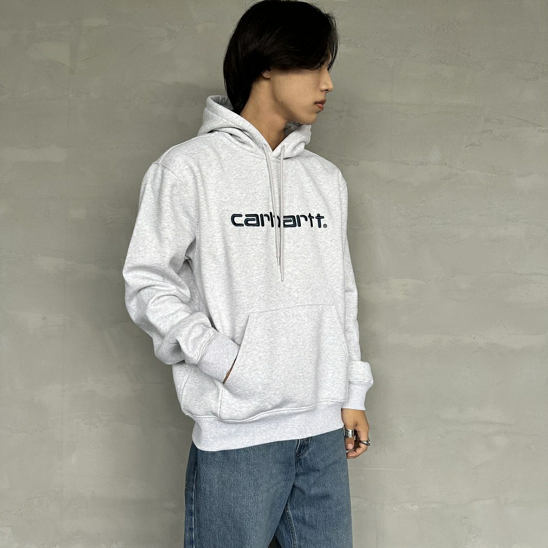 carhartt WIP [カーハートダブリューアイピー] フーデッドカーハートスウェットシャツ [I030547] A.HEA/D.BL &&モデル身長：179cm 着用サイズ：M&&