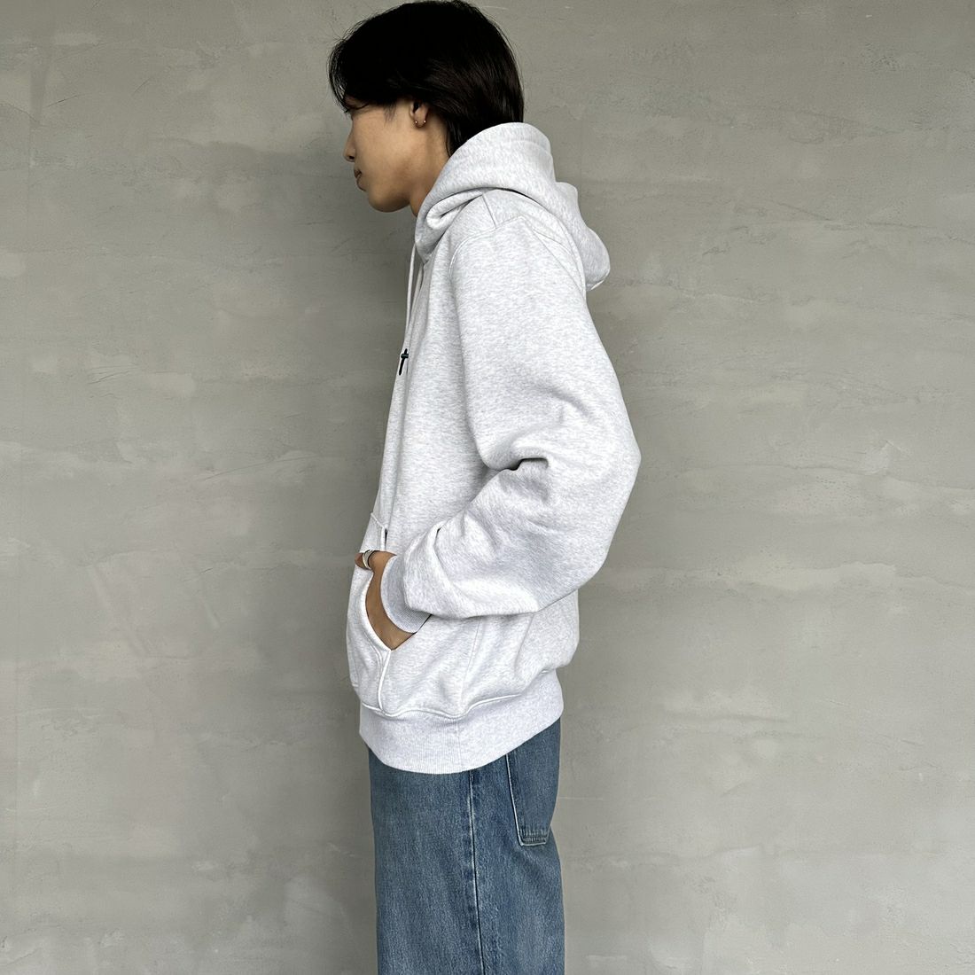 carhartt WIP [カーハートダブリューアイピー] フーデッドカーハートスウェットシャツ [I030547] A.HEA/D.BL &&モデル身長：179cm 着用サイズ：M&&