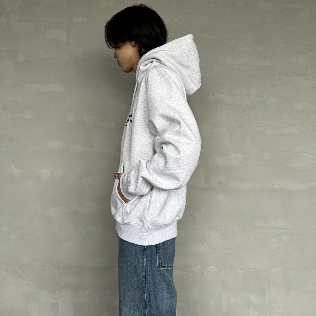 carhartt WIP [カーハートダブリューアイピー] フーデッドカーハートスウェットシャツ [I030547] A.HEA/D.BL &&モデル身長：179cm 着用サイズ：L&&