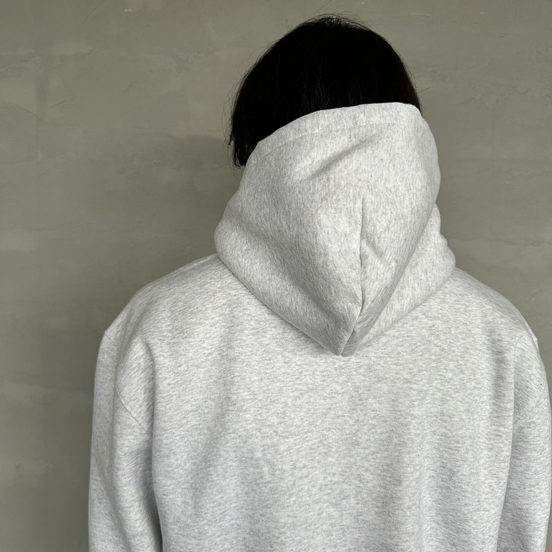 carhartt WIP [カーハートダブリューアイピー] フーデッドカーハートスウェットシャツ [I030547] A.HEA/D.BL &&モデル身長：179cm 着用サイズ：L&&