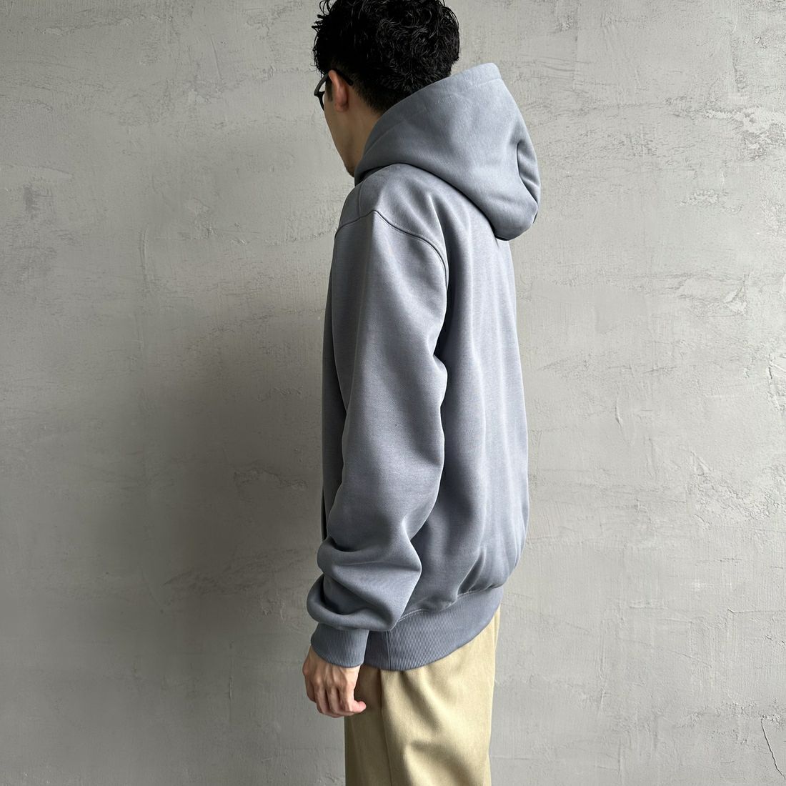 carhartt WIP [カーハートダブリューアイピー] フーデッドカーハートスウェットシャツ [I030547] DOVE/WAX &&モデル身長：168cm 着用サイズ：M&&