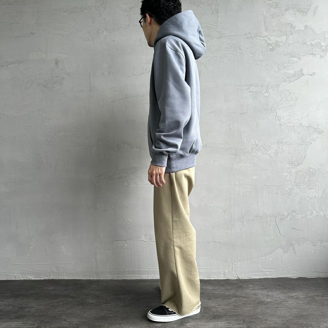 carhartt WIP [カーハートダブリューアイピー] フーデッドカーハートスウェットシャツ [I030547] DOVE/WAX &&モデル身長：168cm 着用サイズ：M&&