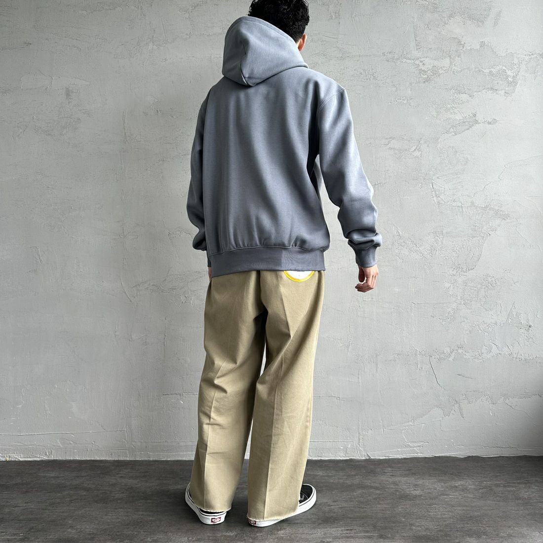 carhartt WIP [カーハートダブリューアイピー] フーデッドカーハートスウェットシャツ [I030547] DOVE/WAX &&モデル身長：168cm 着用サイズ：M&&