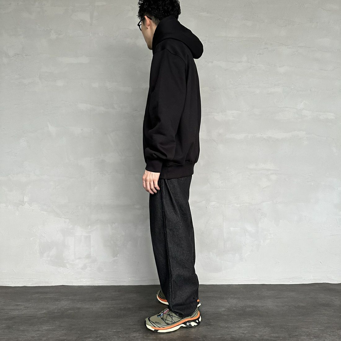 carhartt WIP [カーハートダブリューアイピー] フーデッドカーハートスウェットシャツ [I030547] BLK/BLK &&モデル身長：168cm 着用サイズ：L&&