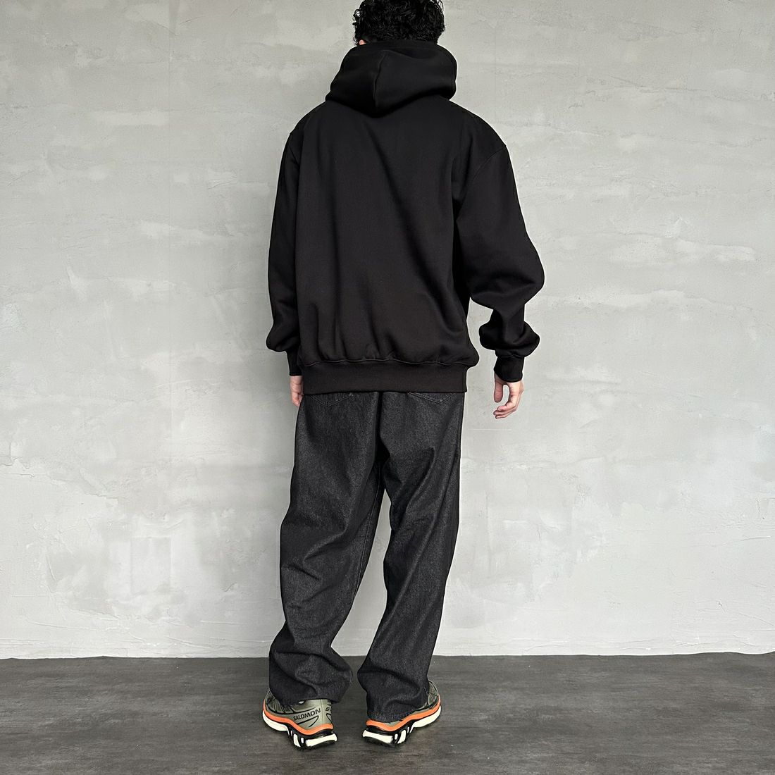 carhartt WIP [カーハートダブリューアイピー] フーデッドカーハートスウェットシャツ [I030547] BLK/BLK &&モデル身長：168cm 着用サイズ：L&&