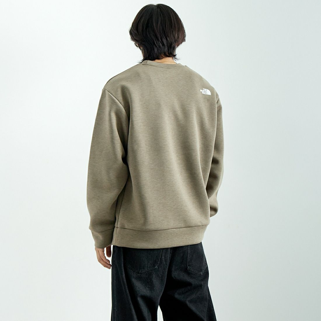 THE NORTH FACE [ザ ノースフェイス] テックエアースウェットクルー [NT62486] CR &&モデル身長：179cm 着用サイズ：XL&&