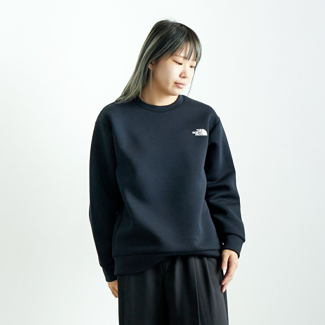 THE NORTH FACE [ザ ノースフェイス] テックエアースウェットクルー [NT62486] K &&モデル身長：167cm 着用サイズ：S&&