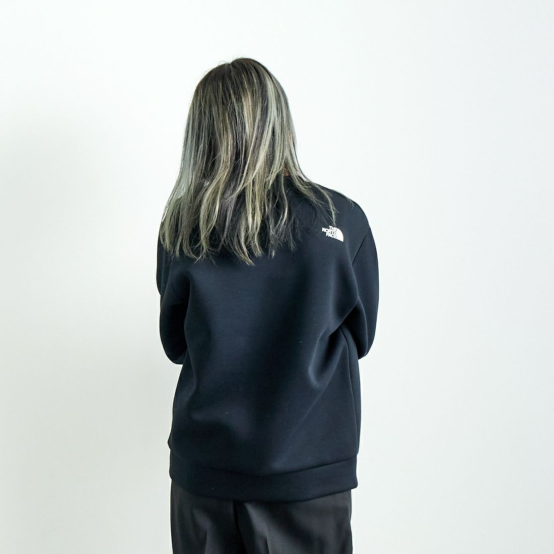 THE NORTH FACE [ザ ノースフェイス] テックエアースウェットクルー [NT62486] K &&モデル身長：167cm 着用サイズ：S&&