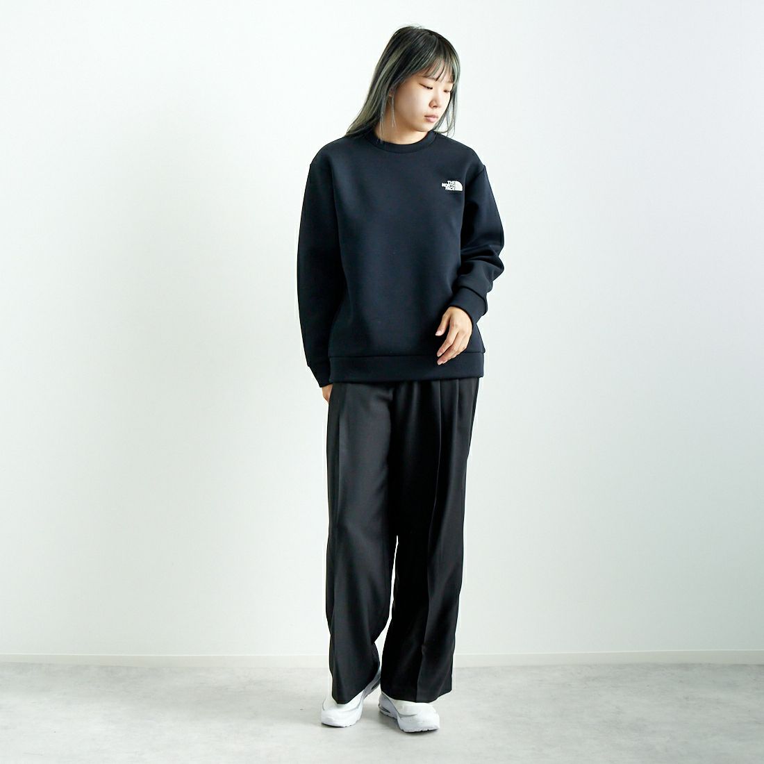 THE NORTH FACE [ザ ノースフェイス] テックエアースウェットクルー [NT62486] K &&モデル身長：167cm 着用サイズ：S&&