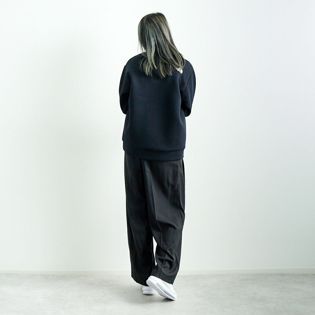 THE NORTH FACE [ザ ノースフェイス] テックエアースウェットクルー [NT62486] K &&モデル身長：167cm 着用サイズ：S&&