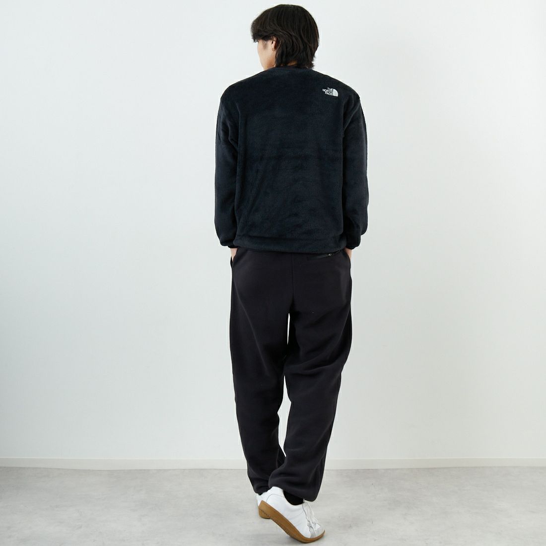 THE NORTH FACE [ザ ノースフェイス] バーサミッドクルー [NA72480] K &&モデル身長：179cm 着用サイズ：M&&