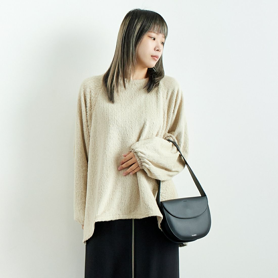 CHIGNON [シニヨン] シャギーニットソープルオーバー [8645-290MK] L.BEIGE &&モデル身長：167cm 着用サイズ：F&&