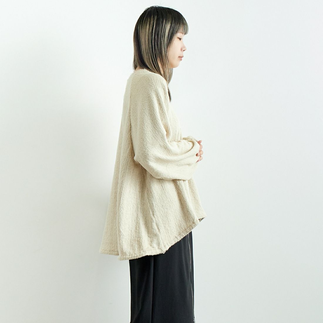 CHIGNON [シニヨン] シャギーニットソープルオーバー [8645-290MK] L.BEIGE &&モデル身長：167cm 着用サイズ：F&&
