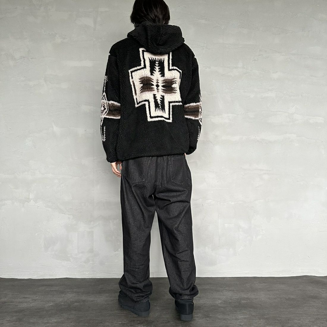 PENDLETON [ペンドルトン] ジップボアフーディ [4475-7016] 49 BLACK &&モデル身長：179cm 着用サイズ：L&&