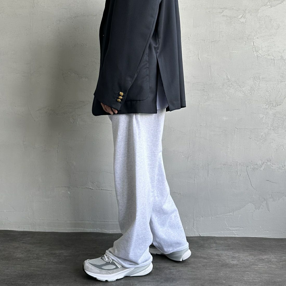 Jeans Factory Clothes [ジーンズファクトリークローズ] ピグメント ヘビー裏毛ワイドスウェットパンツ [2423-INM2] ASH &&モデル身長：168cm 着用サイズ：M&&